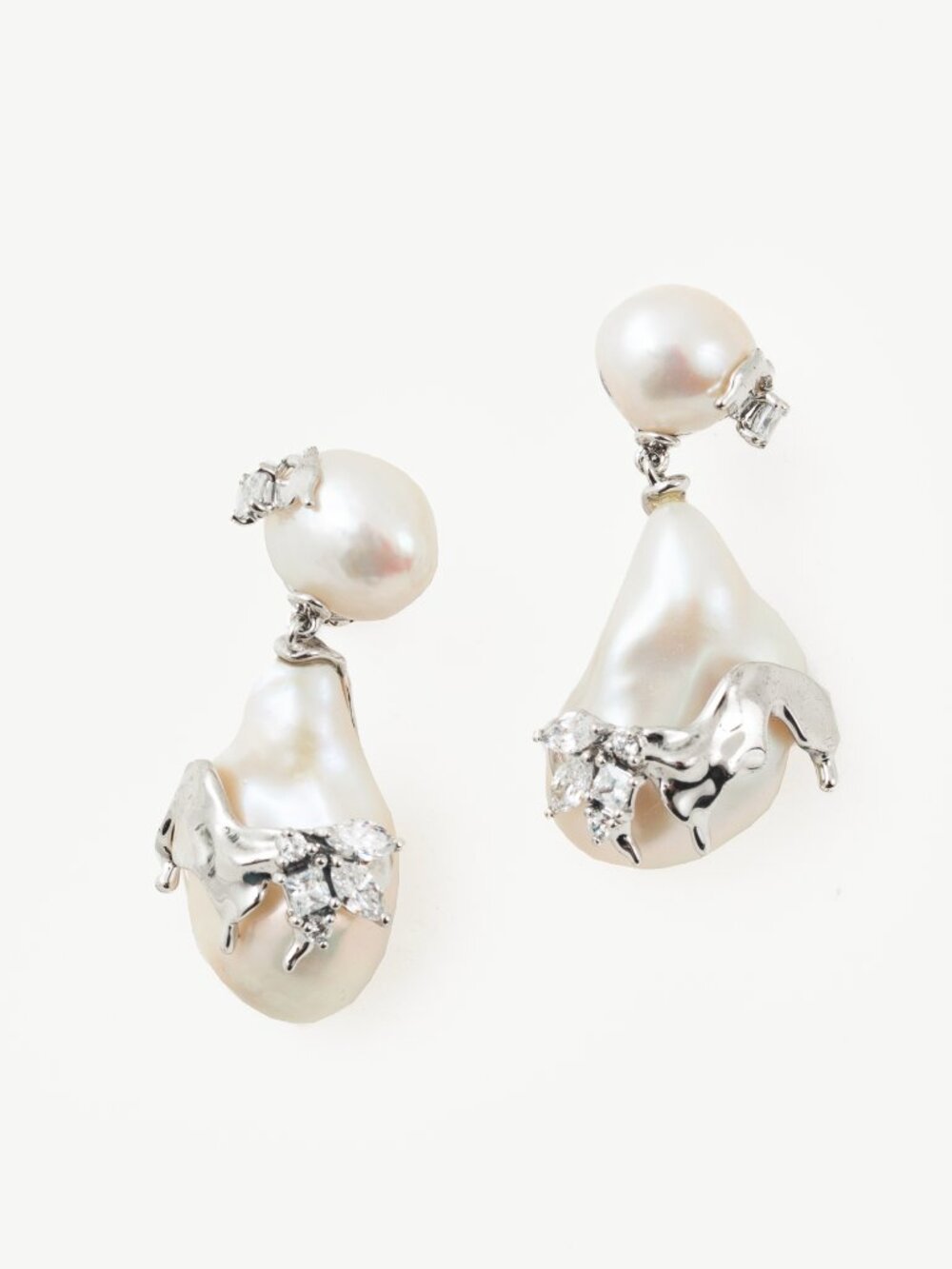 SHUSHU/TONG x Yumin White Pearl Irregular Drop Earrings